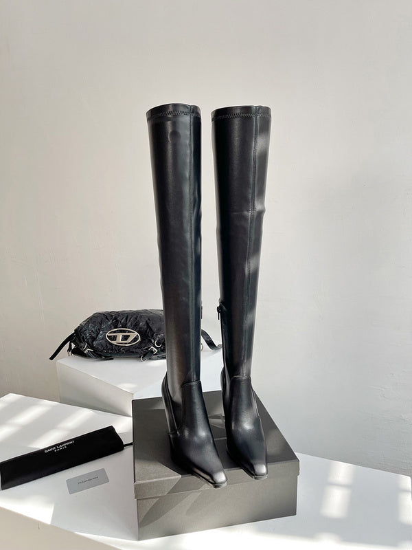 Three-quarter angle view of Saint Laurent luxury piece style No.018
