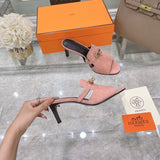 Hermès Camel Bow-Detail Flats - Detail Shot of Craftsmanship
