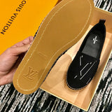 Texture and finish detail of Louis Vuitton luxury piece style No.023