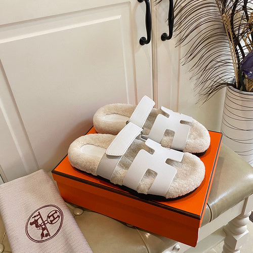 Hermes sandals Style 093 - texture and material detail