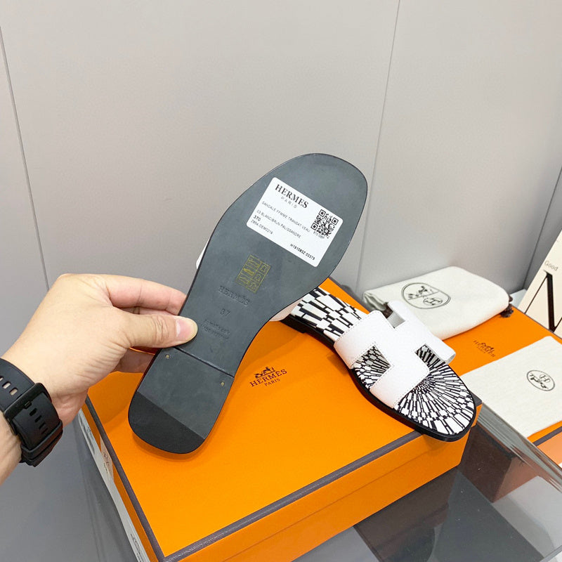 Hermes sandals Style 192 - logo and branding close-up