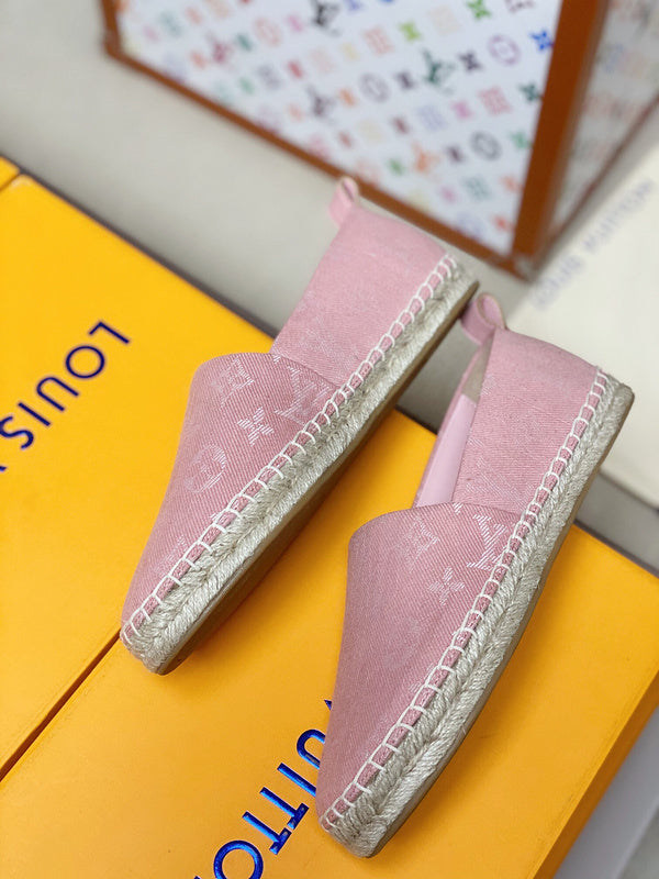 Three-quarter angle view of Louis Vuitton luxury piece style No.112