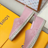 Three-quarter angle view of Louis Vuitton luxury piece style No.112