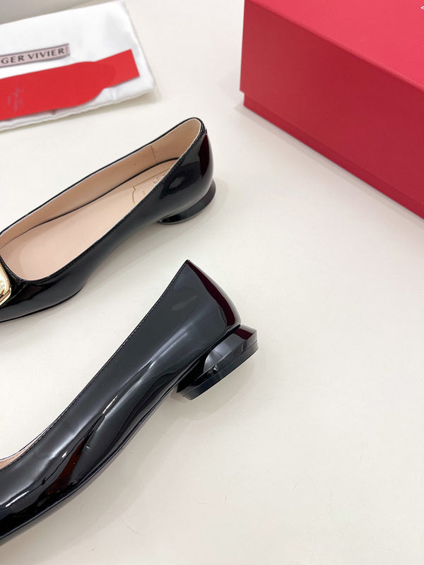 Back view of Roger Vivier luxury piece style No.051