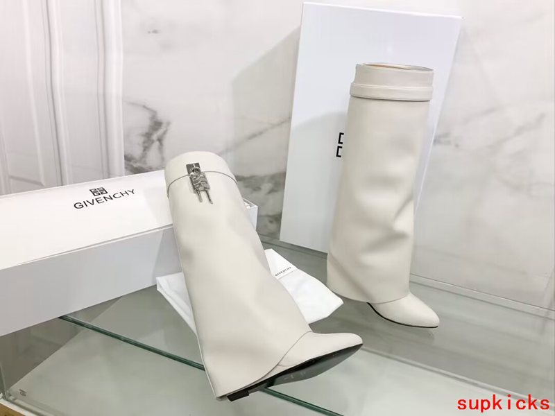 Givenchy shoes Style 010 - sole and craftsmanship detail