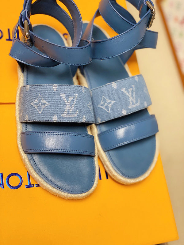 Back view of Louis Vuitton luxury piece style No.108