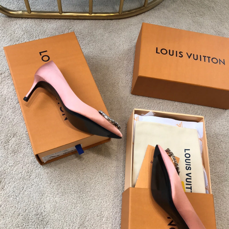Back view of Louis Vuitton luxury piece style No.081