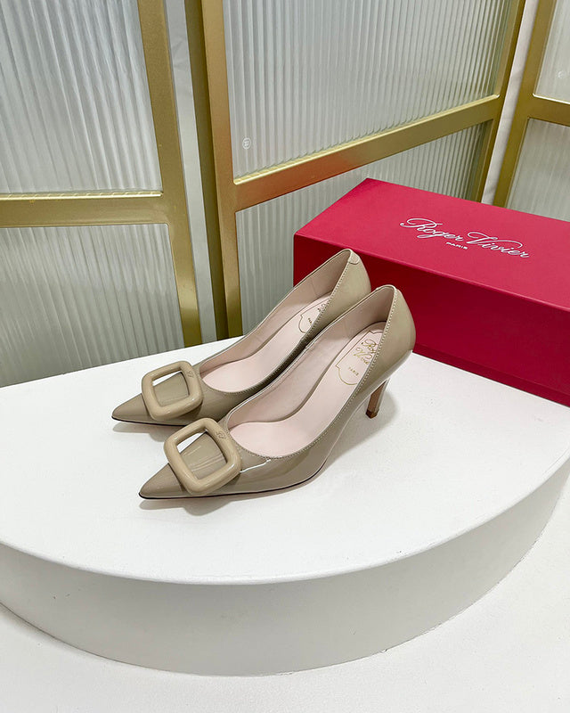 Styling view of Roger Vivier luxury piece style No.095
