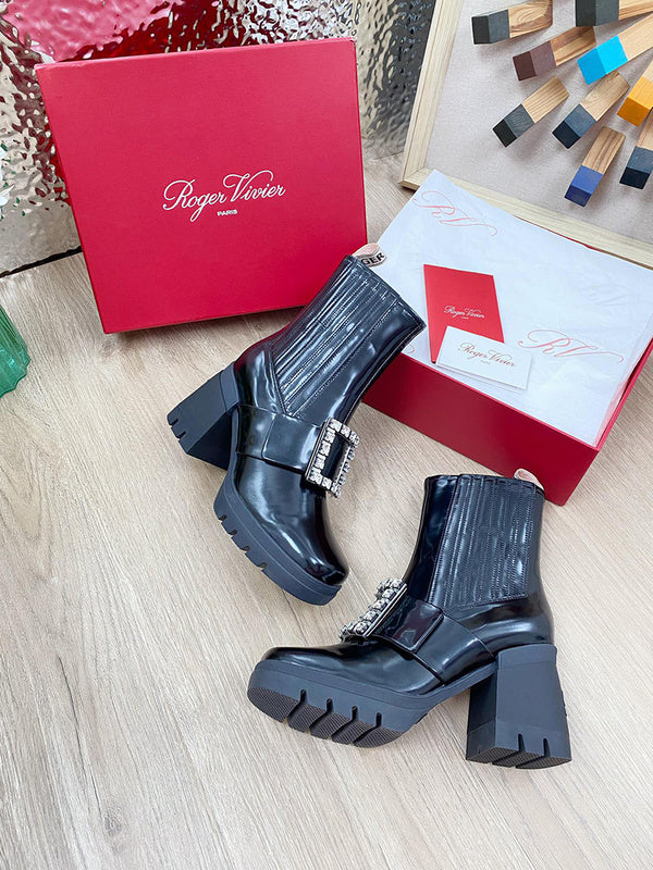 Back view of Roger Vivier luxury piece style No.079