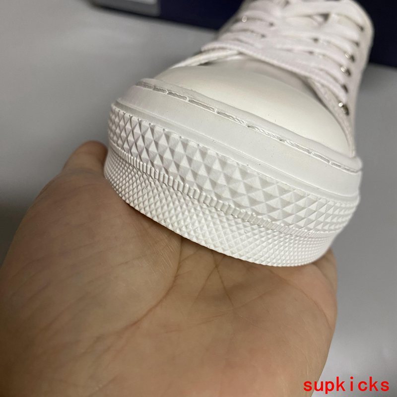 Dior shoes Style 005 - logo and branding close-up