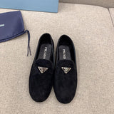 Styling view of Prada luxury piece style No.122