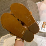 Full silhouette view of Louis Vuitton luxury piece style No.026