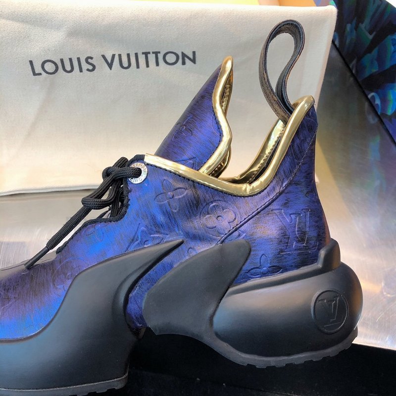 Texture and finish detail of Louis Vuitton luxury piece style No.145