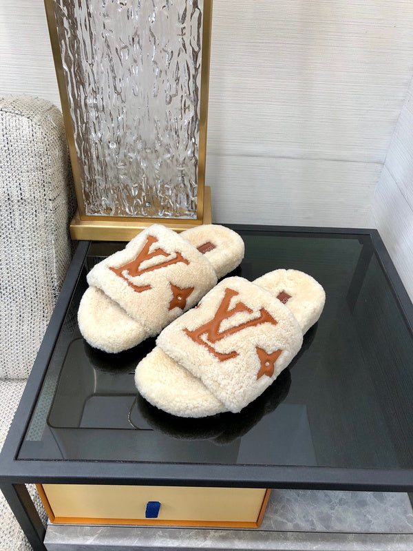 Louis Vuitton shoes Style 324 - top view showing design