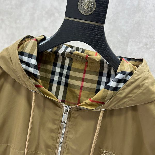 Back view of Burberry luxury piece style No.408