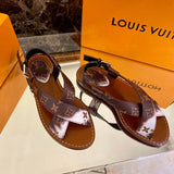 Front view of Louis Vuitton luxury piece style No.098