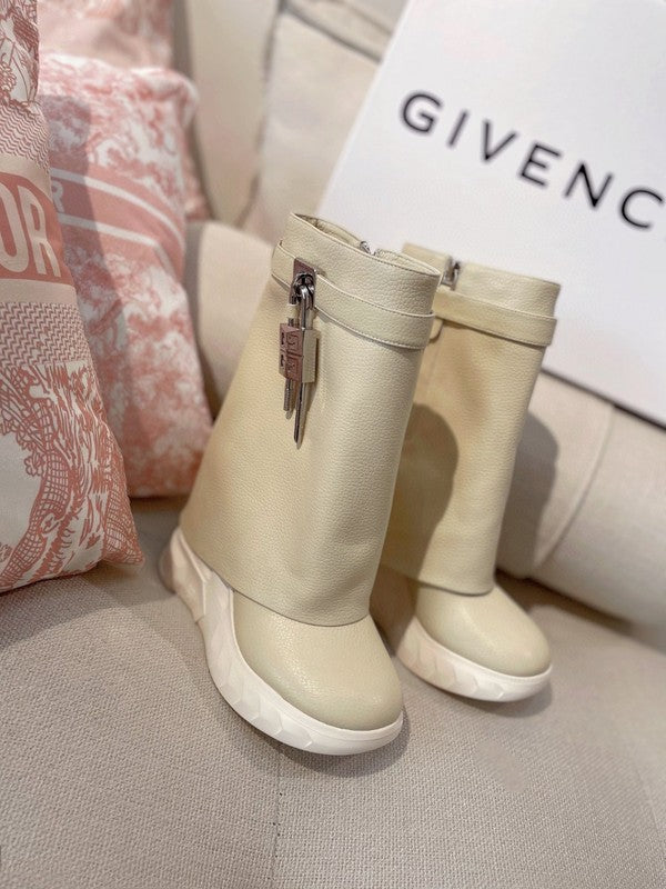 Givenchy shoes Style 171 - logo and branding close-up