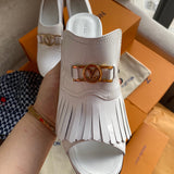 Front view of Louis Vuitton luxury piece style No.002