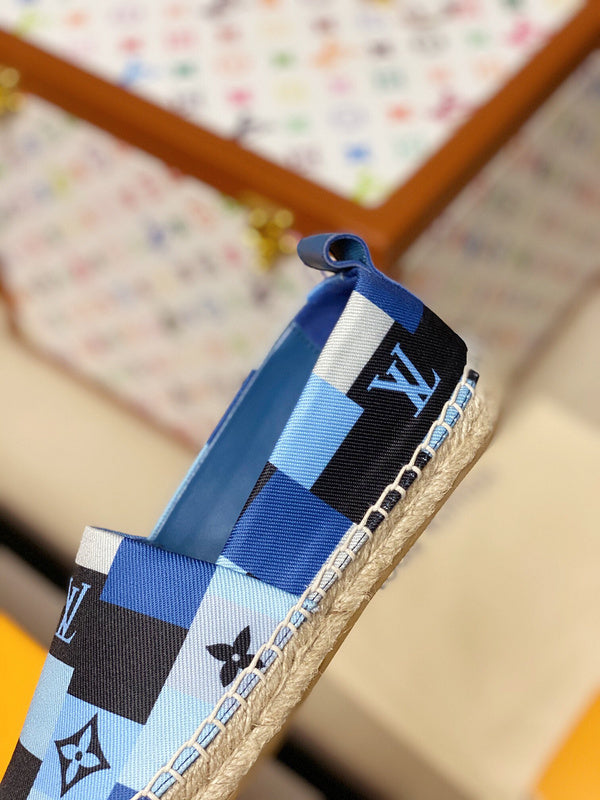 Three-quarter angle view of Louis Vuitton luxury piece style No.110