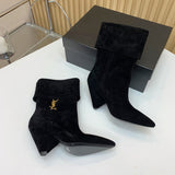 Styling view of Saint Laurent luxury piece style No.040