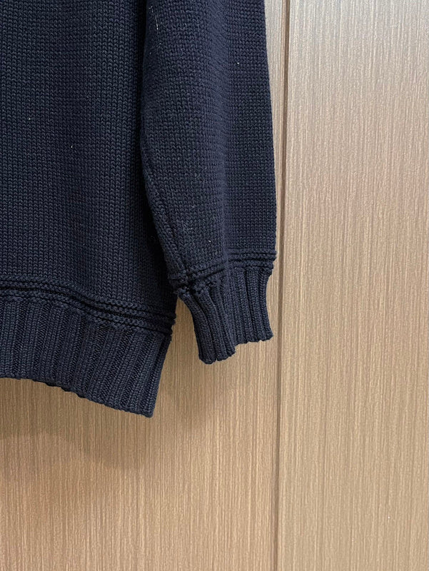 Styling view of Burberry luxury piece style No.440