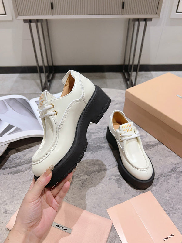 Three-quarter angle view of Miu Miu luxury piece style No.091