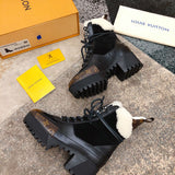 Full silhouette view of Louis Vuitton luxury piece style No.177