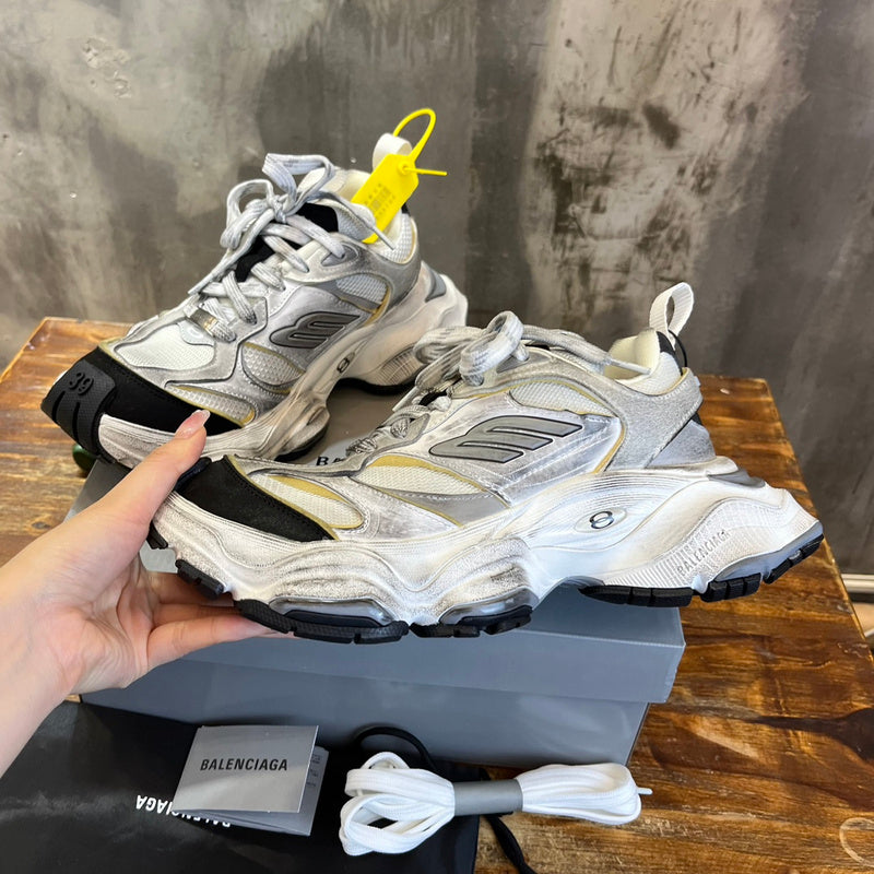 Balenciaga shoes Style 070 - logo and branding close-up