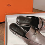 Hermès Beige Slingback Heels - Close-Up Texture View