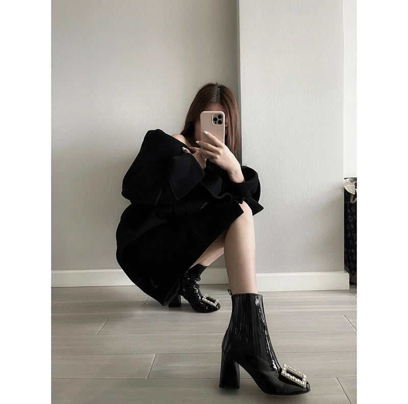 Front view of Roger Vivier luxury piece style No.062