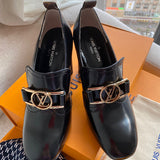 Styling view of Louis Vuitton luxury piece style No.007