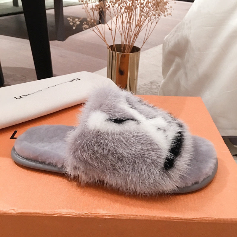 Styling view of Louis Vuitton luxury piece style No.033