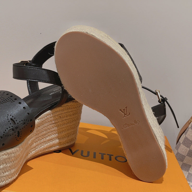 Louis Vuitton Nude Chelsea Boots - Heel Detail View