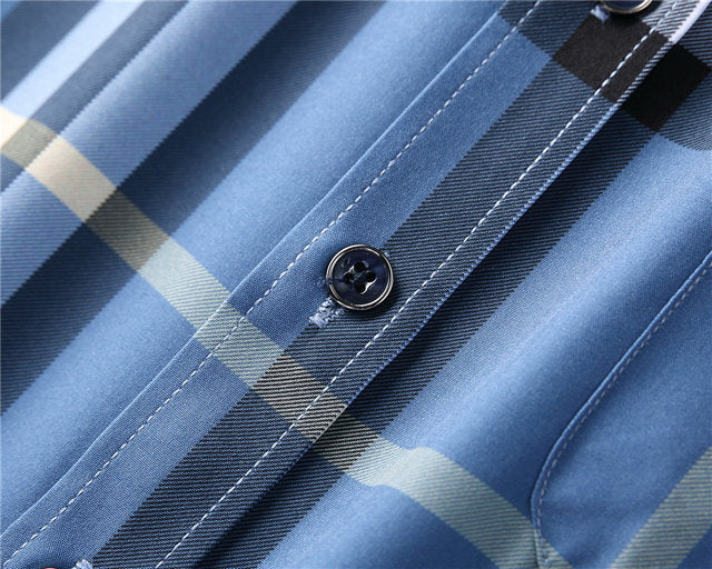Texture and finish detail of Burberry luxury piece style No.580