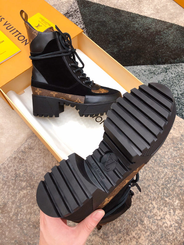 Side profile view of Louis Vuitton luxury piece style No.176