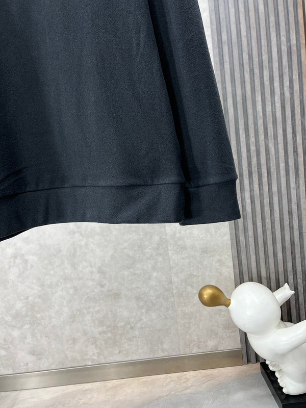 Styling view of Burberry luxury piece style No.302