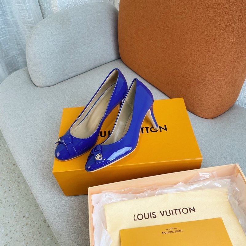 Side profile view of Louis Vuitton luxury piece style No.165
