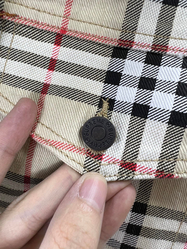 Texture and finish detail of Burberry luxury piece style No.541