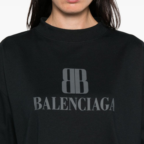 Balenciaga premium tee shirts detail and craftsmanship close-up