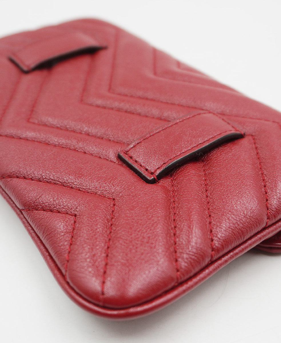 Close-up of GG bags hardware and fine stitching