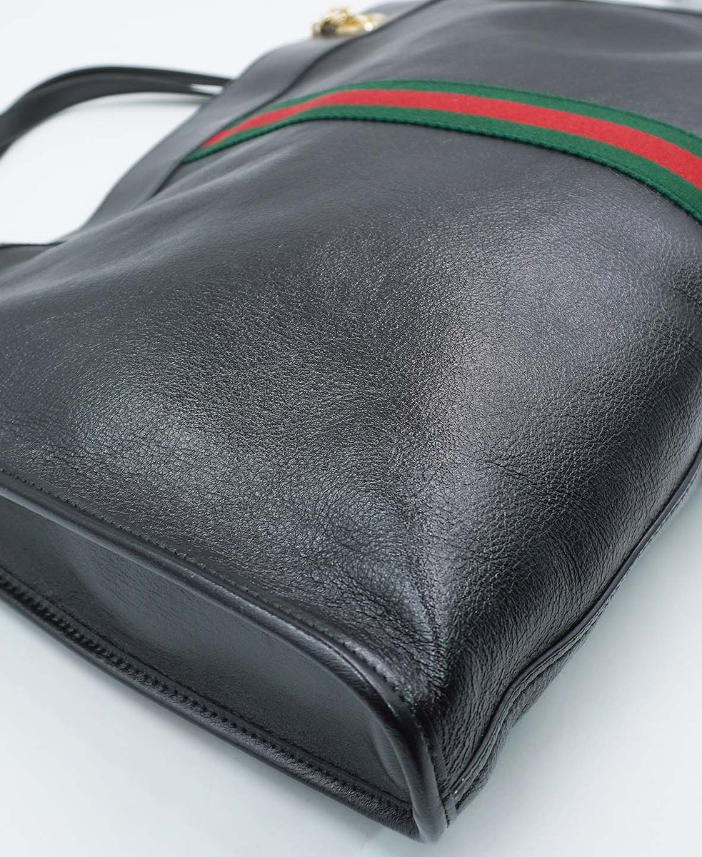 Maxi premium bags detail and craftsmanship close-up