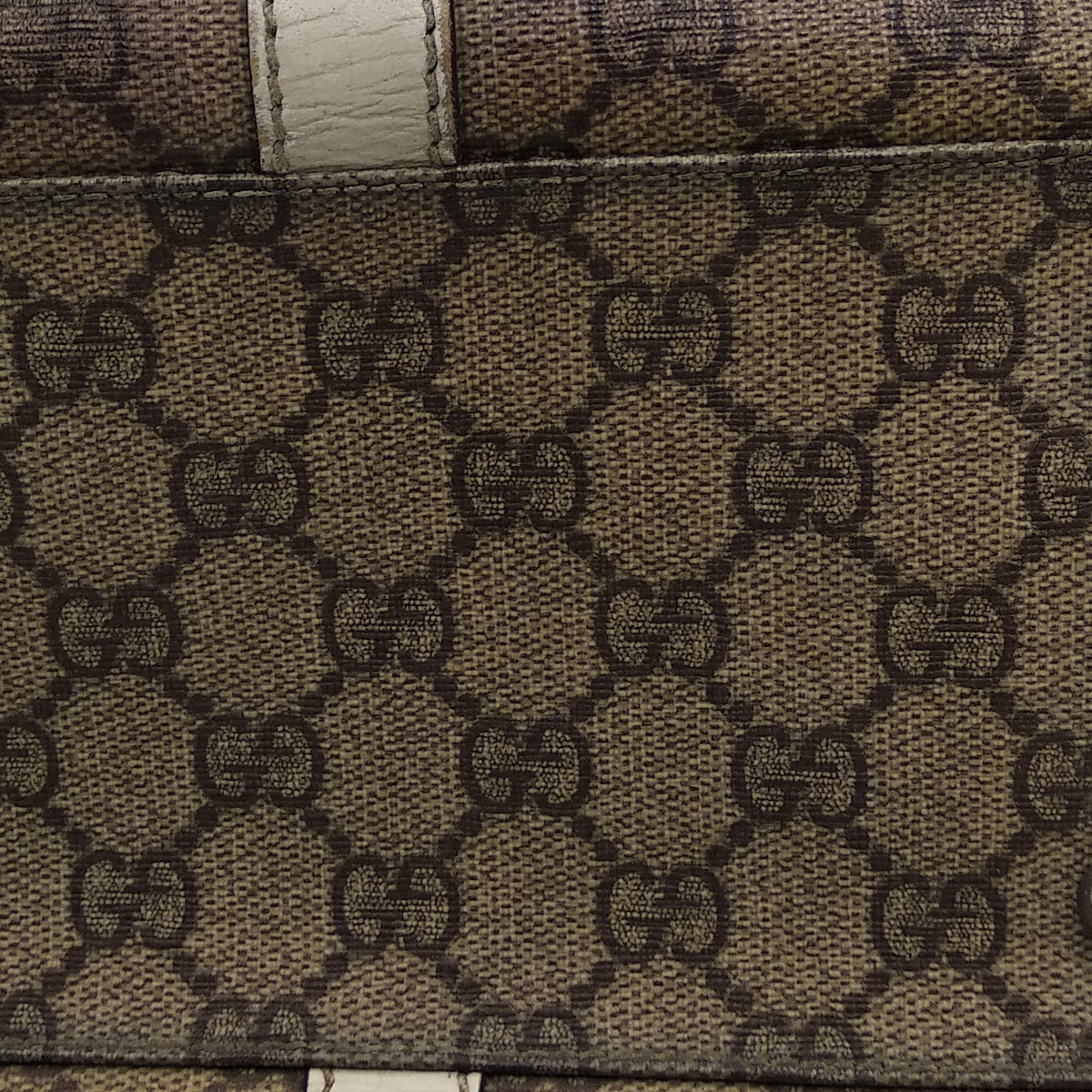 Medium bags lifestyle shot premium designer piece