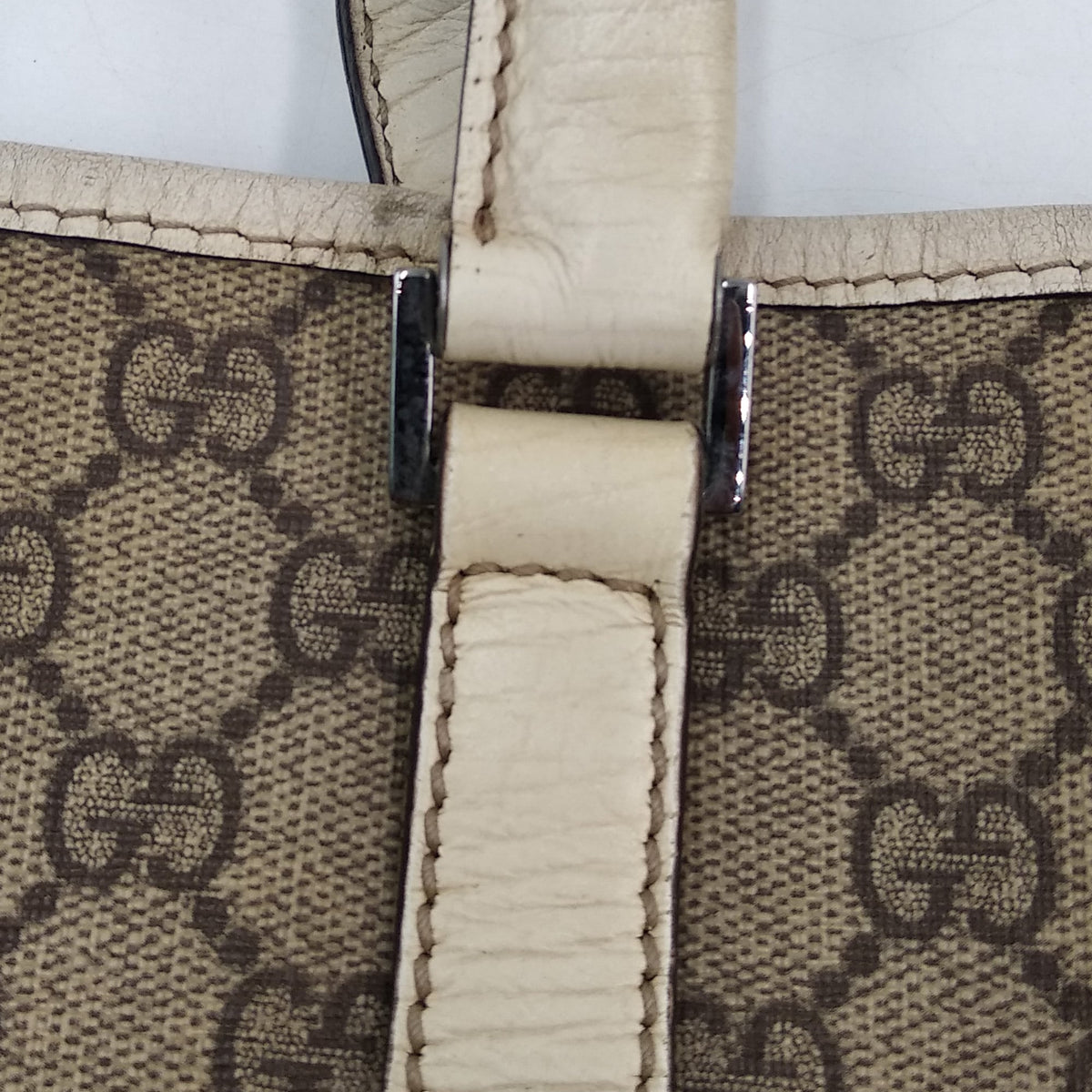Medium bags lifestyle shot premium designer piece