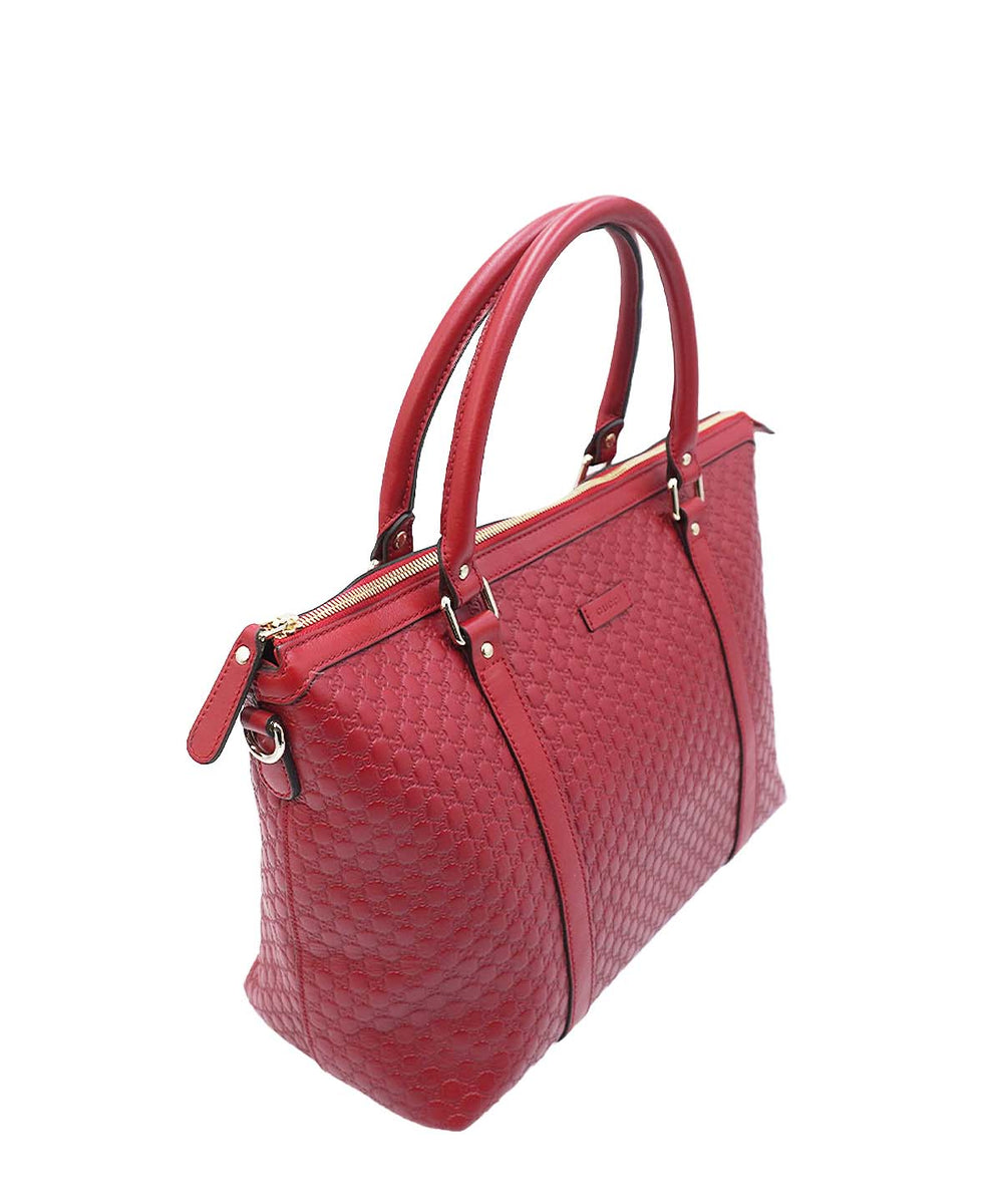 Close-up of Gucci bags hardware and fine stitching
