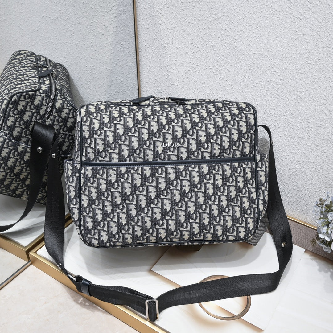 Bags- Elite Carryalls Elegant Everyday Designer Handbag