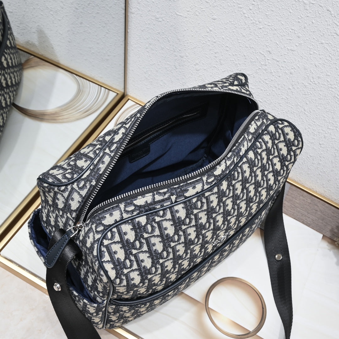 Bags- Elite Carryalls Elegant Everyday Designer Handbag