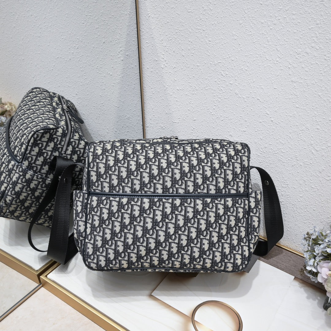 Bags- Elite Carryalls Elegant Everyday Designer Handbag