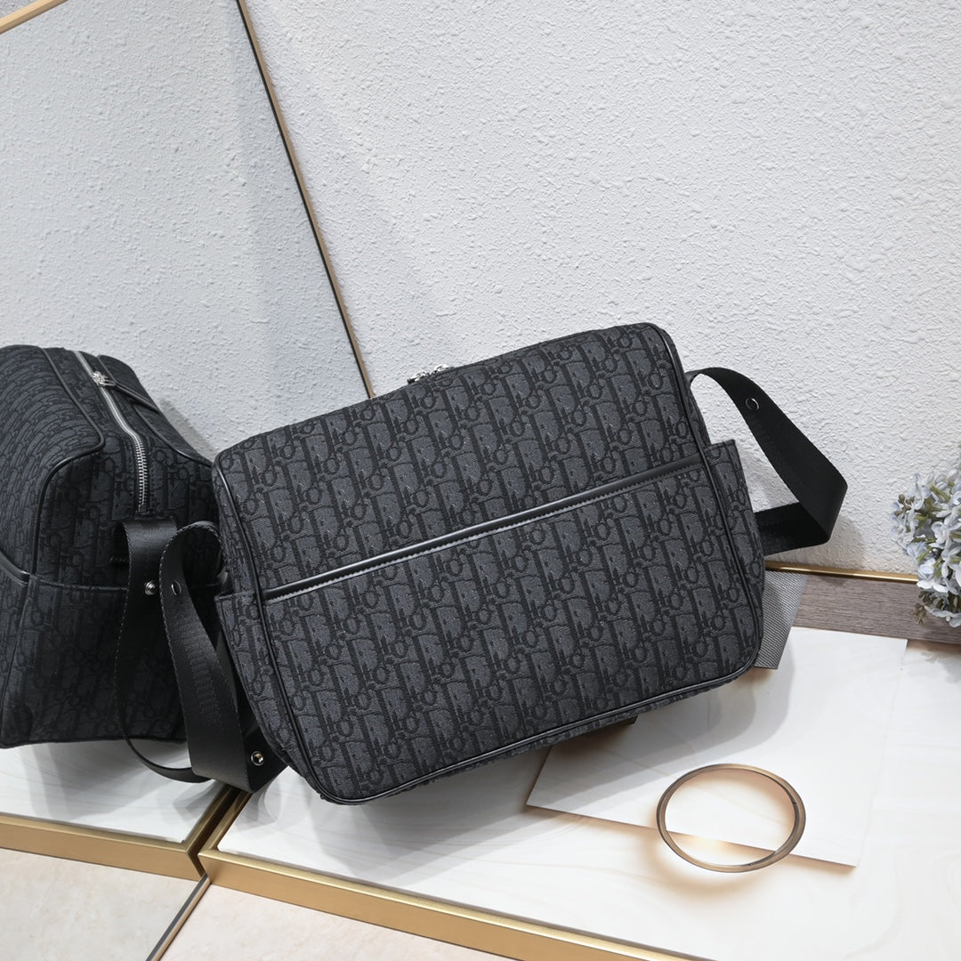 Bags- Elite Carryalls Elegant Everyday Designer Handbag