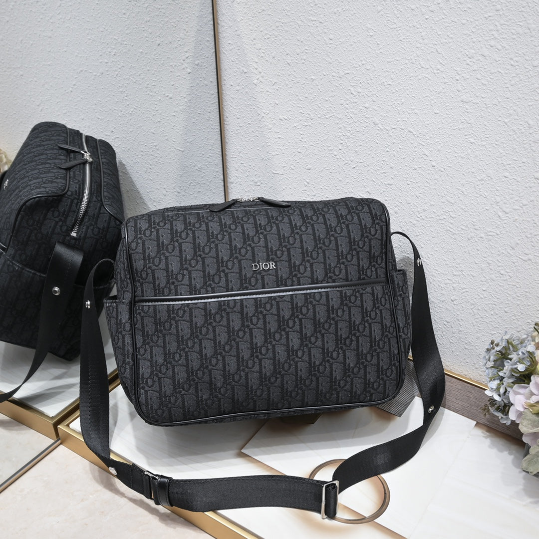 Bags- Elite Carryalls Elegant Everyday Designer Handbag