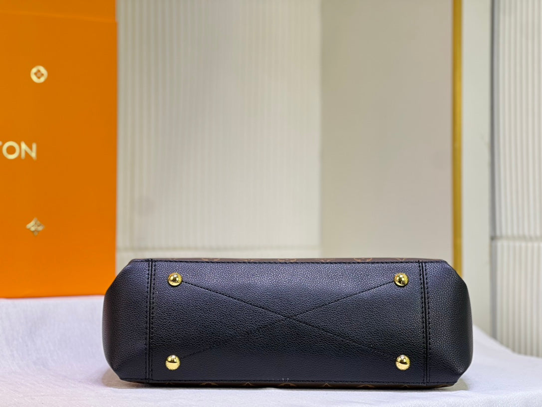 Bags- Elite Carryalls Luxury Designer Leather Handbag
